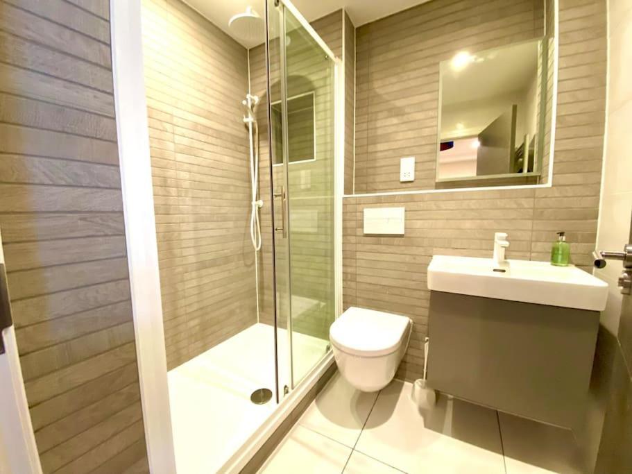 Luxurious Studio Apartment - 1 Minute Walk To Poole Quay - Great Location - Free Parking - Fast Wifi - Smart Tv - Newly Decorated - Sleeps Up To 2! Close To Poole & Bournemouth & Sandbanks 외부 사진